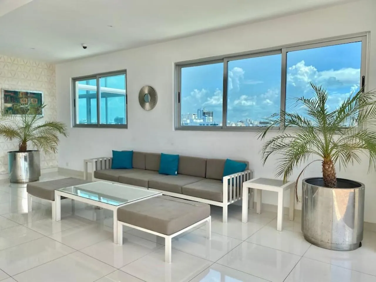 Upscale City Center Apt, Pool Los Prados 0*,