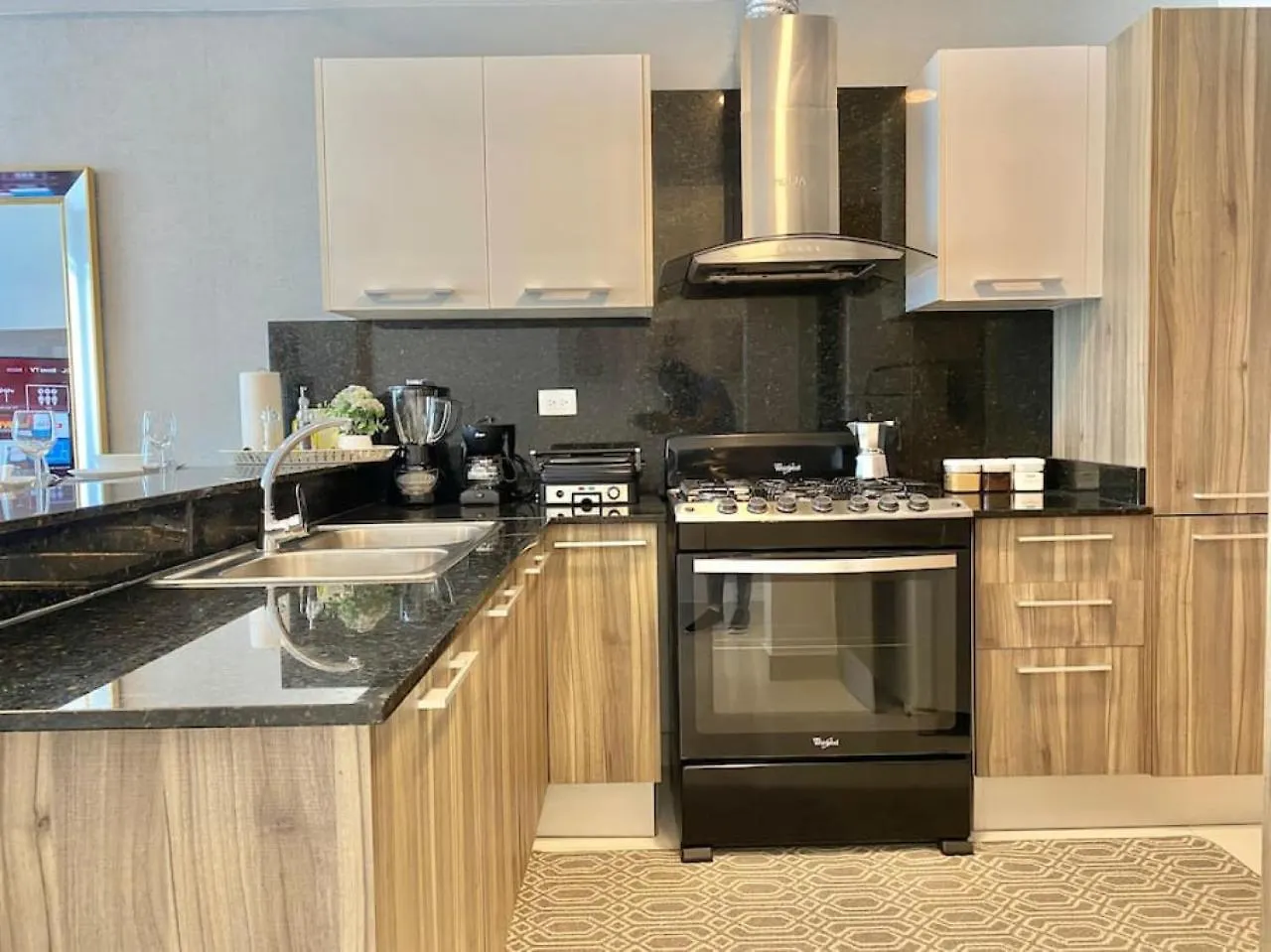 Apartment Upscale City Center Apt, Pool Los Prados