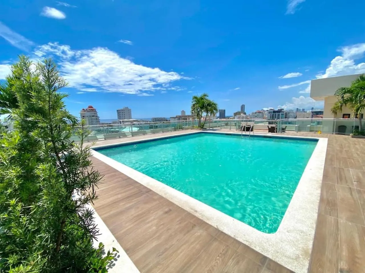 Upscale City Center Apt, Pool Los Prados