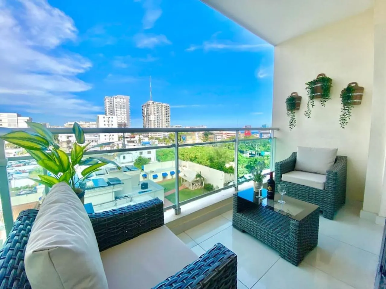 Upscale City Center Apt, Pool contacts