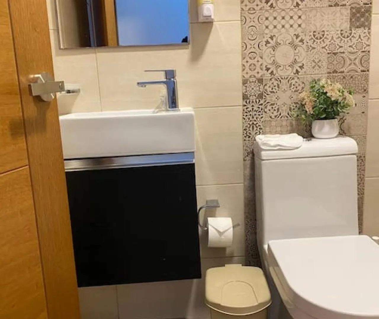 Upscale City Center Apt, Pool Los Prados
