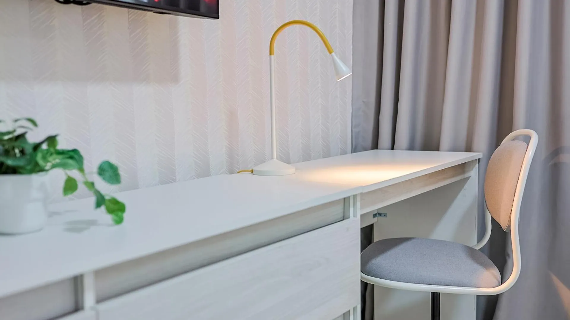 Apartment Upscale City Center Apt, Pool Los Prados